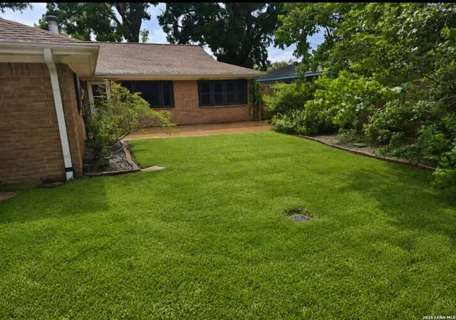 3rd image of 907 Redway Ln, Houston, TX 77062 | MLS# 2008746