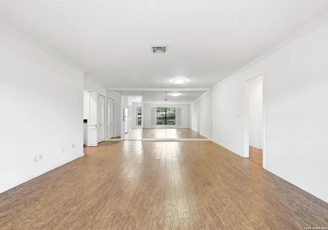 5th image of 7926 Broadway, San Antonio, TX 78209