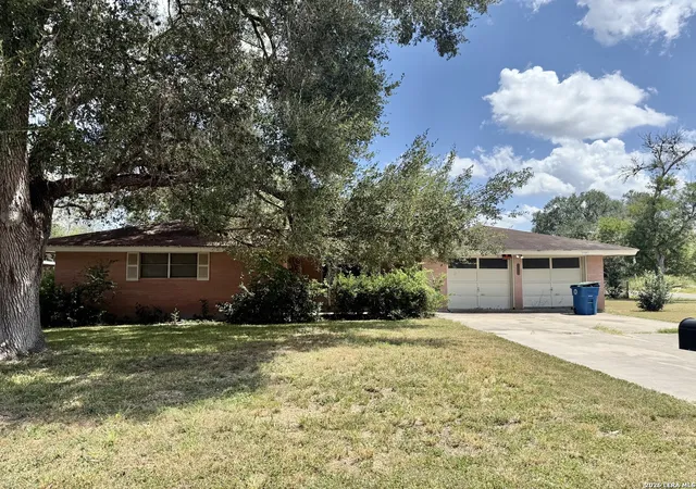 1st image of 900 E Huntington, Beeville, TX 78102 | MLS# 2008822
