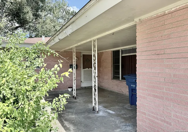 2nd image of 900 E Huntington, Beeville, TX 78102 | MLS# 2008822
