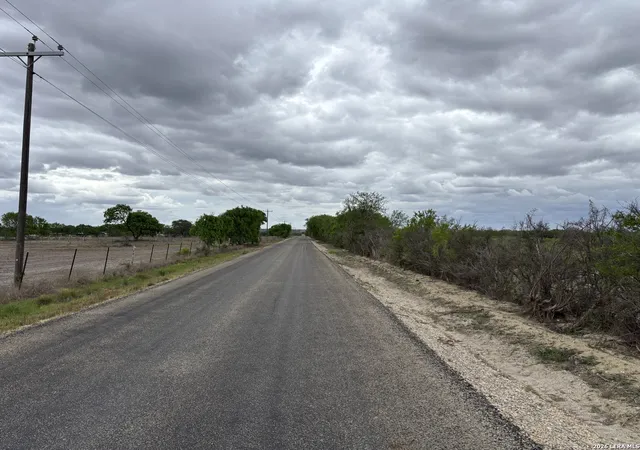 Photo 4 of House for sale at 1460 County Road 193, Karnes City, TX 78118 | MLS# 2008828 | Listing updated on 2026-08-25