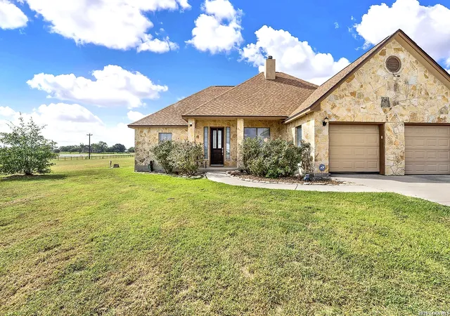 Photo 3 of Single family home for sale at 101 Hickory Run, La Vernia, TX 78121 | MLS# 2008833 | Listing updated on 2026-08-25