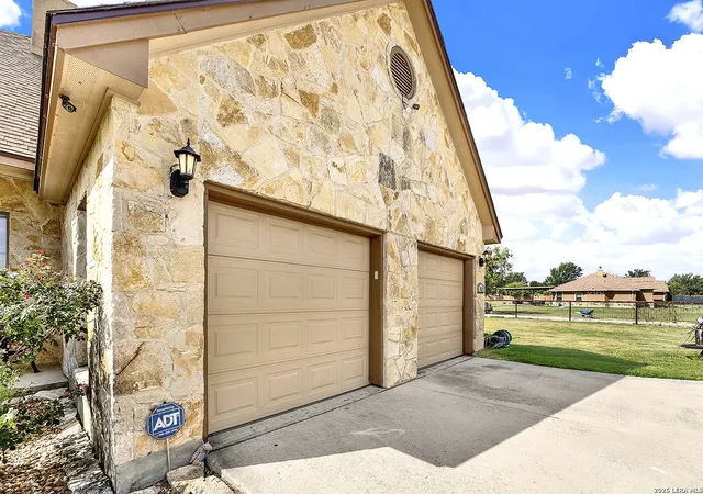 31st image of 101 Hickory Run, La Vernia, TX 78121 | MLS# 2008833