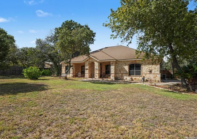 Photo 3 of Single family home for sale at 438 Rosewood Dr, La Vernia, TX 78121 | MLS# 2008853 | Listing updated on 2026-09-04