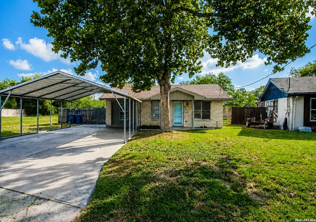 2nd image of 606 N Berry St, Beeville, TX 78102 | MLS# 2008860