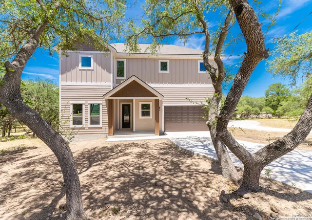 Photo 3 of Single family home for sale at 677 Circleview Dr, Canyon Lake, TX 78133 | MLS# 2008870 | Listing updated on 2026-08-25