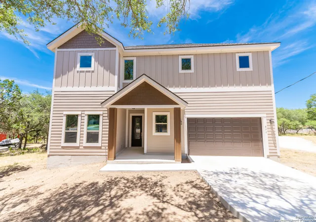Photo 4 of Single family home for sale at 677 Circleview Dr, Canyon Lake, TX 78133 | MLS# 2008870 | Listing updated on 2026-08-25