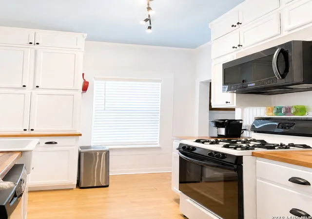 Photo 4 of Single family home for sale at 1009 Gillespie St, San Antonio, TX 78212 | MLS# 2008872 | Listing updated on 2026-09-20