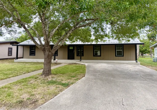2nd image of 959 E Ireland St, Seguin, TX 78155 | MLS# 2008883