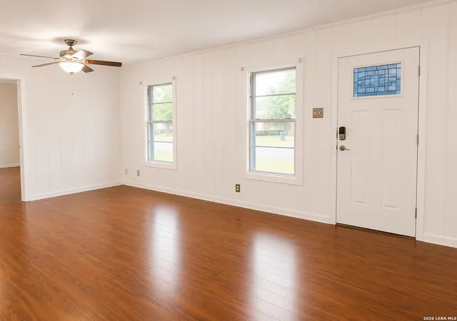 Photo 4 of Single family home for sale at 959 E Ireland St, Seguin, TX 78155 | MLS# 2008883 | Listing updated on 2026-08-25