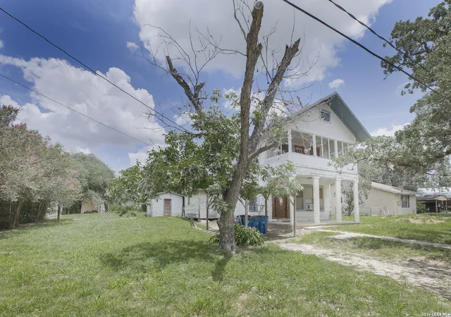 Photo 3 of Single family home for sale at 623 San Antonio Street, Pleasanton, TX 78064 | MLS# 2008891 | Listing updated on 2026-09-09