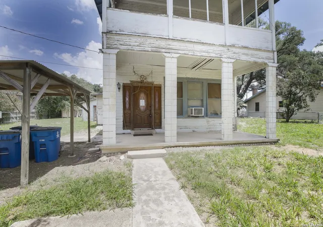 Photo 4 of Single family home for sale at 623 San Antonio Street, Pleasanton, TX 78064 | MLS# 2008891 | Listing updated on 2026-09-20