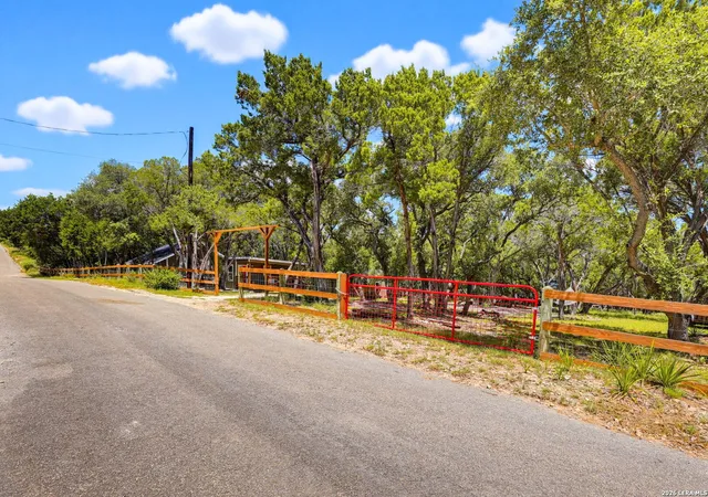 5th image of 568 28Th St W, Lakehills, TX 78063 | MLS# 2008900