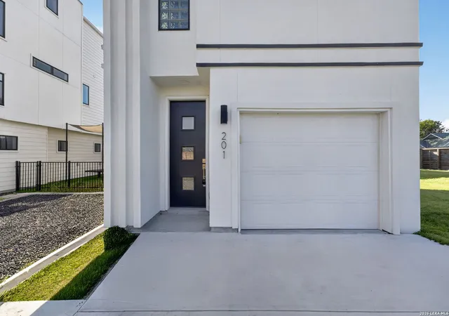 2nd image of 1735 W Gramercy Pl #201, San Antonio, TX 78201 | MLS# 2008907