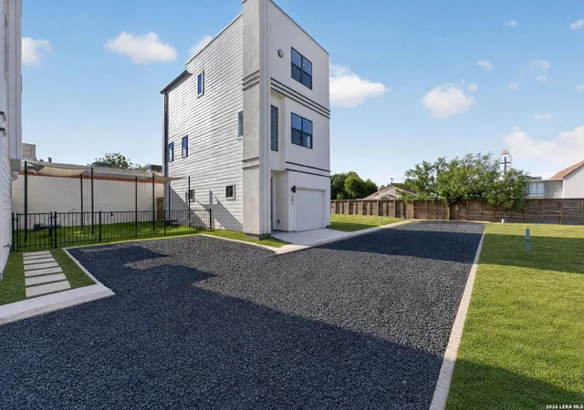 32nd image of 1735 W Gramercy Pl #201, San Antonio, TX 78201 | MLS# 2008907