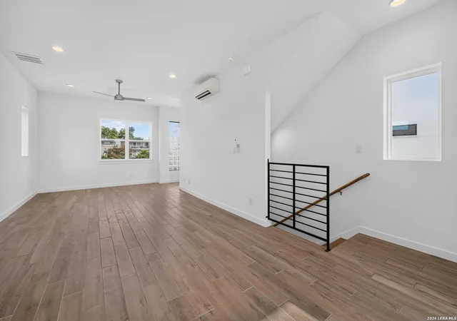 4th image of 1735 W Gramercy Pl, San Antonio, TX 78201