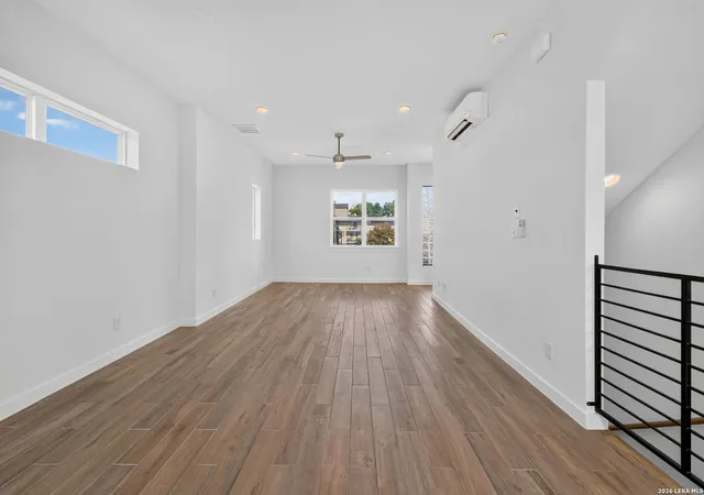 5th image of 1735 W Gramercy Pl, San Antonio, TX 78201