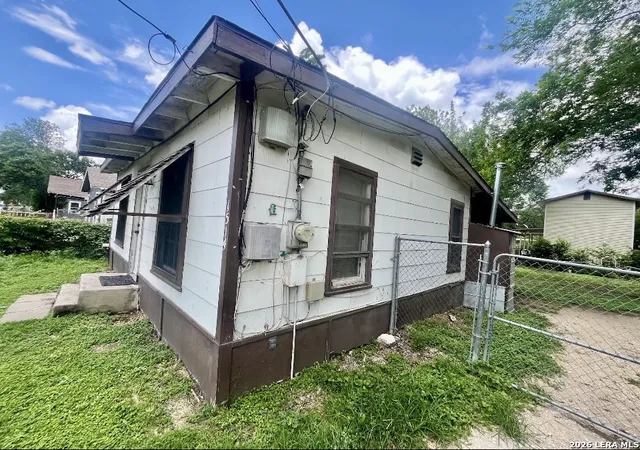3rd image of 1514 Commercial Ave, San Antonio, TX 78221 | MLS# 2008923