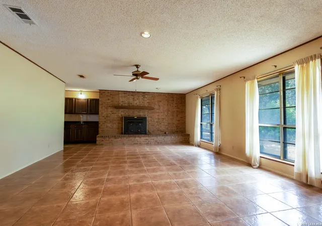 Photo 4 of Single family home for sale at 4118 Coughran Rd, Pleasanton, TX 78064 | MLS# 2008925 | Listing updated on 2026-10-04