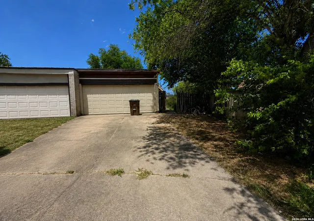 Photo 2 of Sale Pending at 8450 Dixon Ridge Dr #80, San Antonio, TX 78239 | MLS# 2008967 | Listing updated on 2026-08-25
