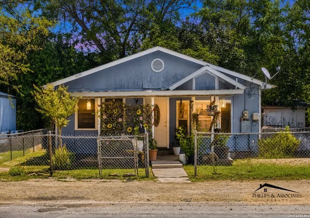 1st image of 1709 Avenue E, Hondo, TX 78861 | MLS# 2008968