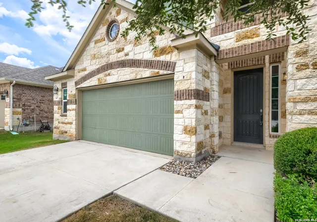Photo 3 of Single family home for sale at 647 Mission Hill Run, New Braunfels, TX 78132 | MLS# 2008987 | Listing updated on 2026-09-15