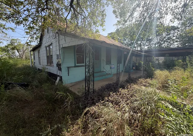 Photo 1 of Single family home for sale at 200 Sunrise, Encinal, TX 78019 | MLS# 2008989 | Listing updated on 2026-08-26