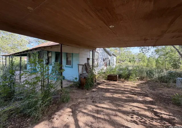 Photo 3 of Single family home for sale at 200 Sunrise, Encinal, TX 78019 | MLS# 2008989 | Listing updated on 2026-08-26