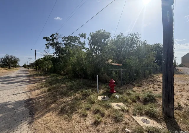 Photo 4 of Single family home for sale at 200 Sunrise, Encinal, TX 78019 | MLS# 2008989 | Listing updated on 2026-08-26