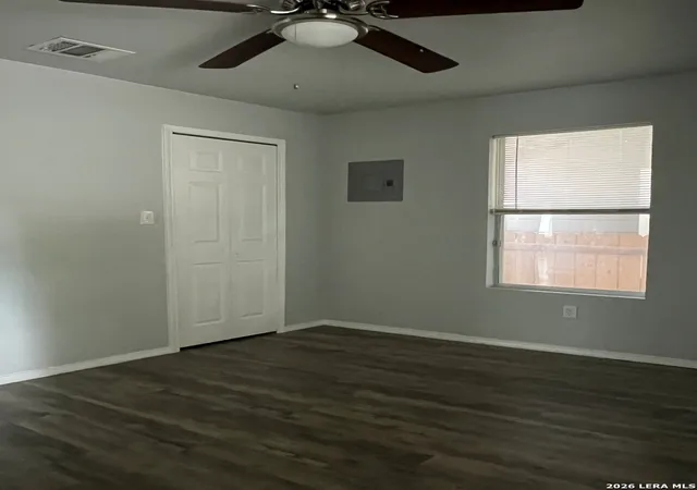 Photo 4 of Multi family home for sale at 435 N San Horacio Ave, San Antonio, TX 78228 | MLS# 2008994 | Listing updated on 2026-09-10
