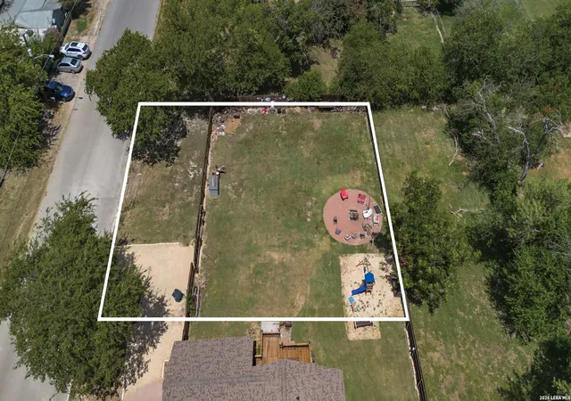 2nd image of 355 S Plum Ave, New Braunfels, TX 78130 | MLS# 2009024
