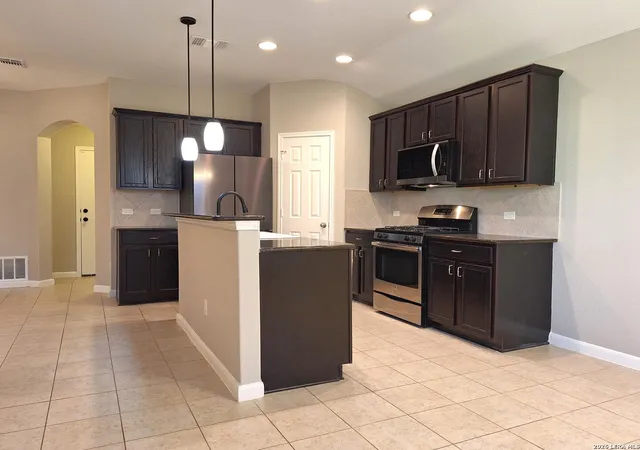 4th image of 2650 Lonesome Creek Trl, New Braunfels, TX 78130 | MLS# 2009031
