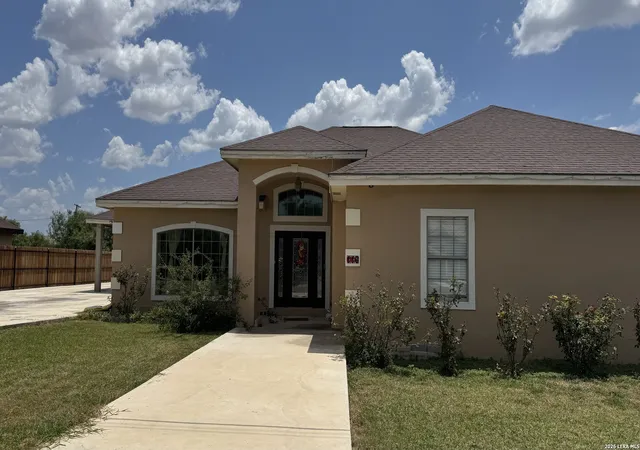 Photo 3 of Single family home for sale at 116 View Dr, Eagle Pass, TX 78852 | MLS# 2009032 | Listing updated on 2026-08-26