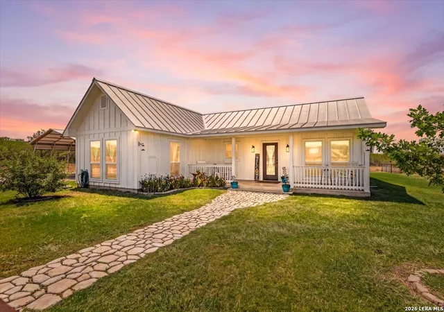 Photo 1 of Single family home for sale at 977 Private Road 1688, Moore, TX 78057 | MLS# 2009054 | Listing updated on 2026-09-11