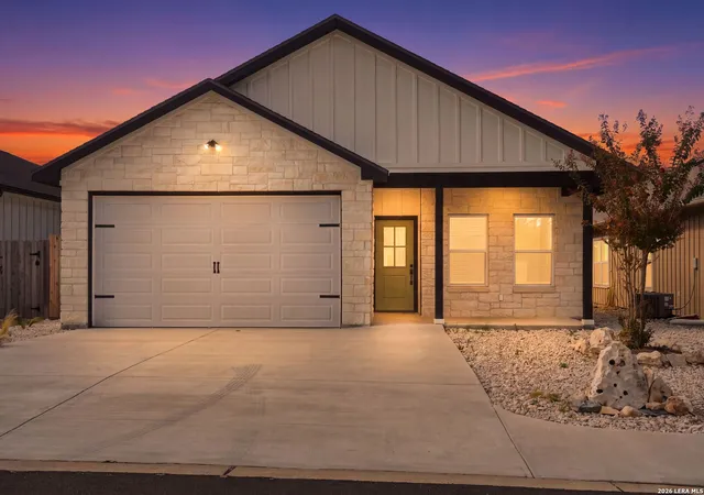 Photo 1 of Single family home for sale at 1012 Creswell Ln, Kerrville, TX 78028 | MLS# 2009088 | Listing updated on 2026-09-08