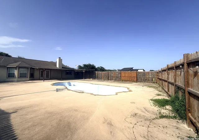 3rd image of 116 Palomino Trail, Natalia, TX 78059 | MLS# 2009111
