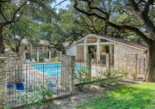 5th image of 11303 Vance Jackson Rd, San Antonio, TX 78230