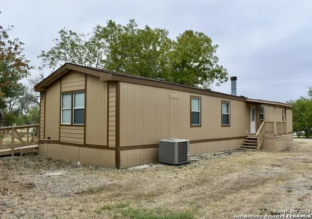 18th image of 385 W County Road 5719, Devine, TX 78016 | MLS# 2009124