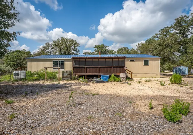 Photo 3 of Single family home for sale at 520 Turkey Tree Trl, Seguin, TX 78155 | MLS# 2009160 | Listing updated on 2026-09-18