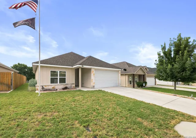 Photo 1 of Single family home for sale at 1153 Norfolk Ln, Kerrville, TX 78028 | MLS# 2009165 | Listing updated on 2026-09-15