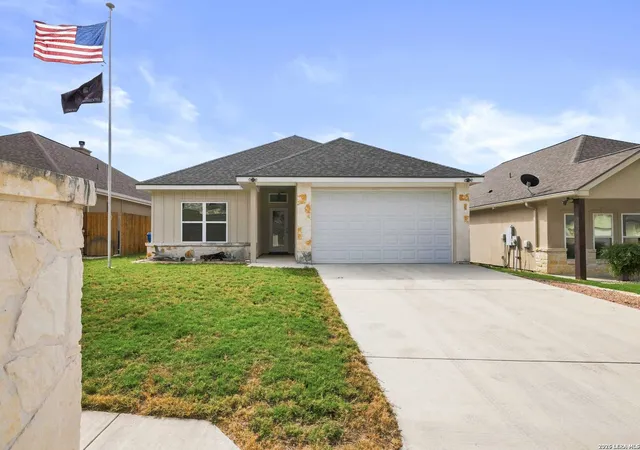 Photo 2 of Single family home for sale at 1153 Norfolk Ln, Kerrville, TX 78028 | MLS# 2009165 | Listing updated on 2026-09-15