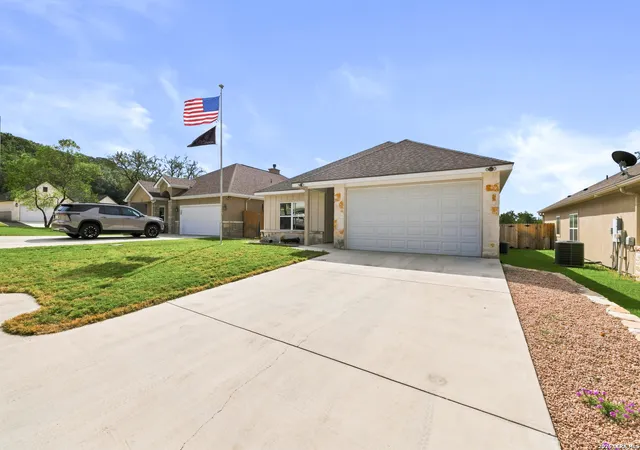 Photo 3 of Single family home for sale at 1153 Norfolk Ln, Kerrville, TX 78028 | MLS# 2009165 | Listing updated on 2026-09-15