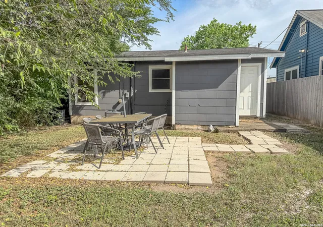 14th image of 707 E Jones, Beeville, TX 78102 | MLS# 2009171