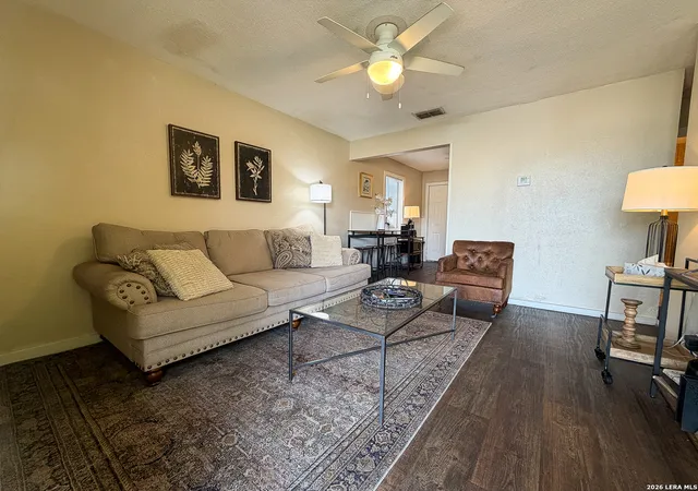 4th image of 707 E Jones, Beeville, TX 78102 | MLS# 2009171