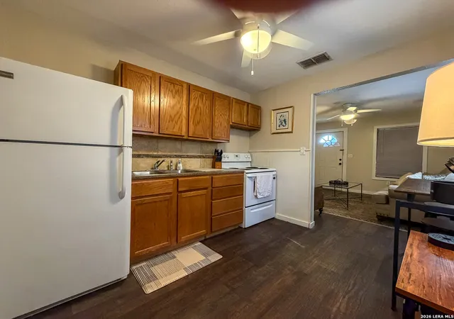 5th image of 707 E Jones, Beeville, TX 78102 | MLS# 2009171
