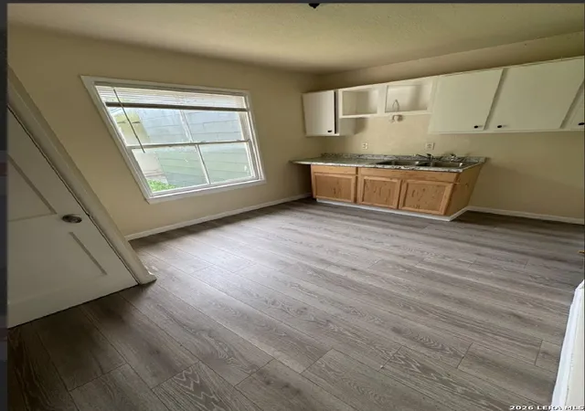 Photo 4 of Sale Pending at 111 Wake Forrest Dr, San Antonio, TX 78228 | MLS# 2009193 | Listing updated on 2026-09-11