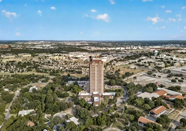 35th image of 1 Towers Park Ln #1813, San Antonio, TX 78209 | MLS# 2009201