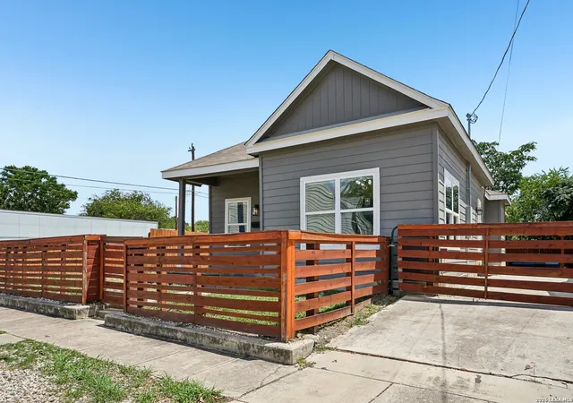 Photo 2 of Single family home for sale at 706 S Olive St, San Antonio, TX 78203 | MLS# 2009214 | Listing updated on 2026-09-05