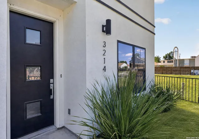 3rd image of 3214 N Elmendorf St, San Antonio, TX 78228