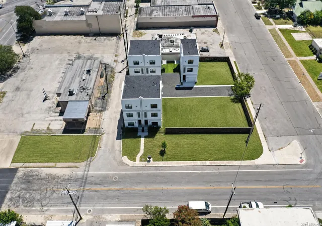 2nd image of 3214 N Elmendorf St, San Antonio, TX 78201